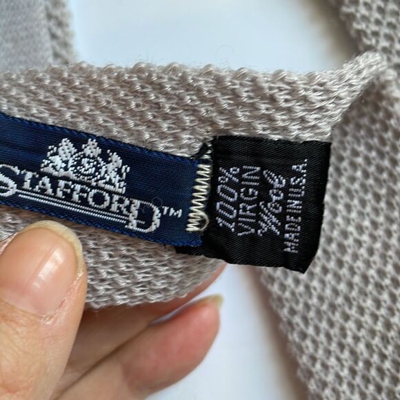 Vtg 80s Stafford light gray knit wool skinny tie with square end - Picture 4 of 6